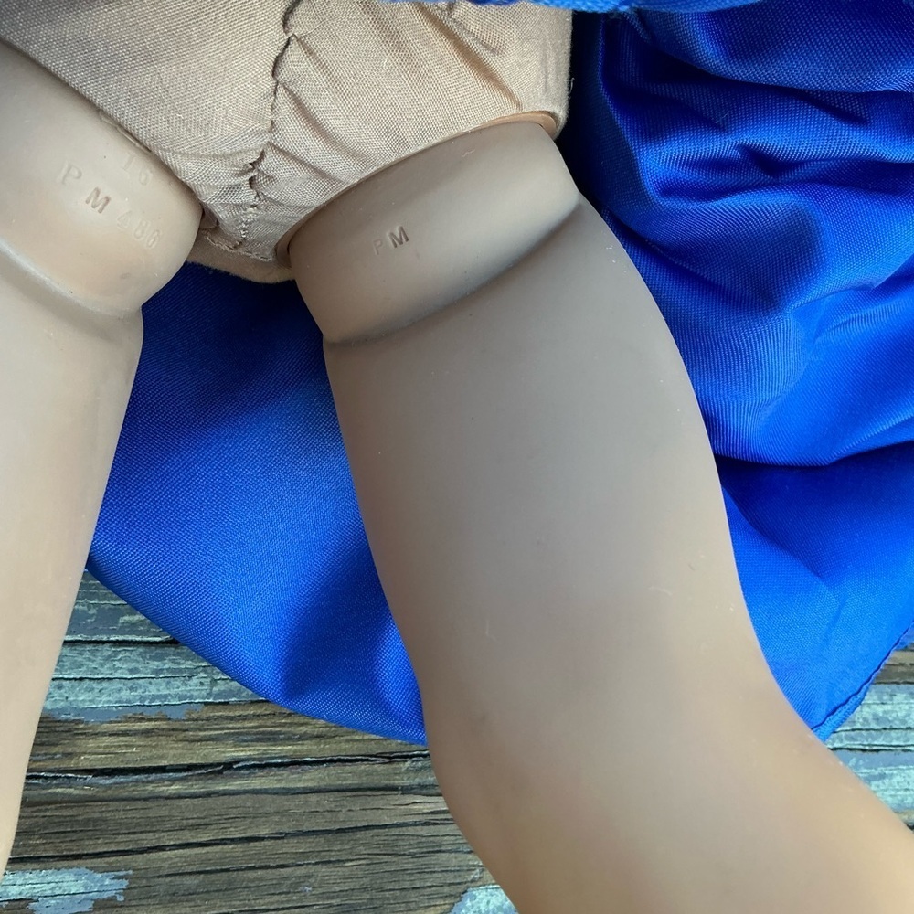 Alexander Doll Co 2024 18’ Inches Hair Dark Brown Eyes Open/Close - Picture 9 of 16